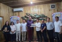Tampak Foto Wakil Bupati Argo Vinsensius Sumaiku,Ketua DPRD Boltim Samsudin Dama dan para Anggota Dewan Kabupaten Bolaang Mongondow Timur Saat Foto Bersama Mr. Adrian Palm.